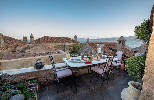 Monemvasia Ski Chalet | «Casa Felicia», the Castle Mansion Experience