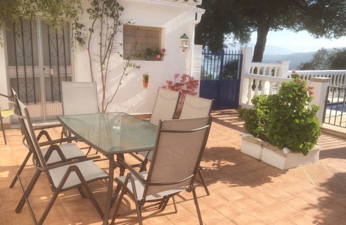 Iznajar Villa | *Casa Feliz * Outstanding private villa & pool with dazzling lake view