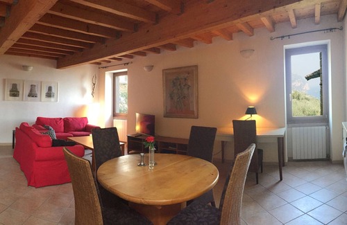 Fornico Apartment | Casa FORNICO: 2 apartments with terraces and breathtaking views of Lake Garda
