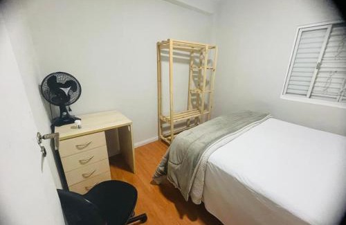 Uberaba Apartment | Casa fundos Eco City 03 Simples e Confortável com 2 Quartos e Garagem