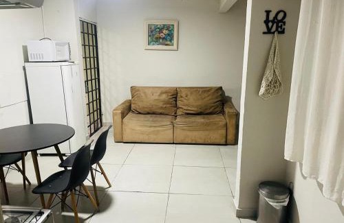 Uberaba Apartment | Casa fundos Eco City 03 Simples e Confortável com 2 Quartos e Garagem
