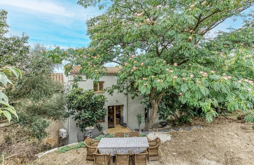 Espolla House | Casa 'Gall' with Mountain Views, Wi-Fi and Air Conditioning