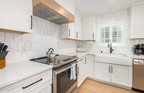 Peters View House | Casa Gia- Quiet Luxury Biltmore Area- Heated Pool