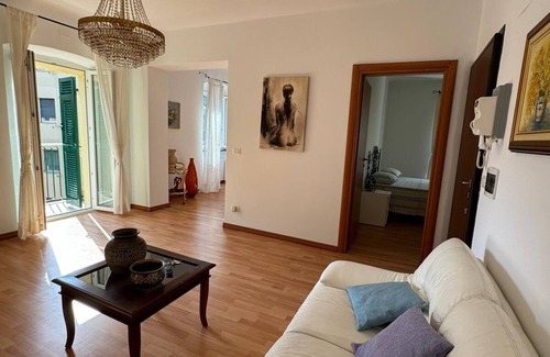 Quarto dei Mille Apartment | Casa Giulia "two steps from the sea "