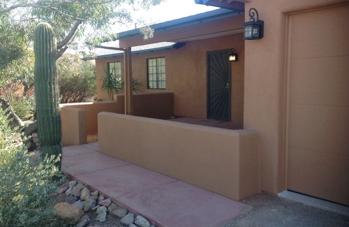 Sahuaros Grandes House | Casa Graciosa (Gracious Home), Nestled In Quiet Desert Neighborhood