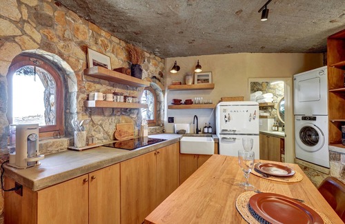 San Marcos Cottage | Casa Grotto - 1 Bed Stone Cottage w/Panoramic Ocean Views, Stone Shower, & Gym