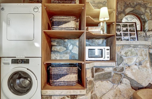 San Marcos Cottage | Casa Grotto - 1 Bed Stone Cottage w/Panoramic Ocean Views, Stone Shower, & Gym