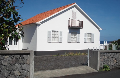 Sao Roque do Pico House | Casa Ilha do Pico - Free Wi-Fi, 200m from natural pools and 50m from the sea