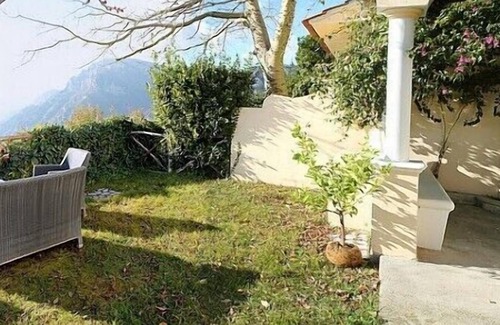 Nocelle House | Casa Ilnira C: A spacious apartment in a quiet position, located on a hillside above the sea, with Free WI-FI.