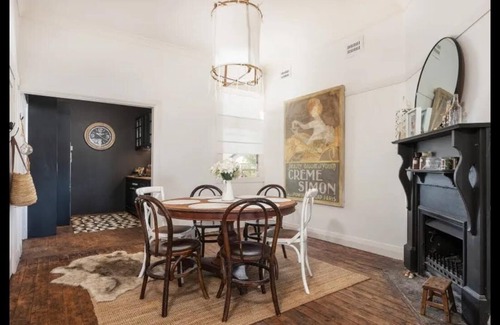 Gulgong Apartment | Casa Imperfecto a cosmopolitan apartment in an restored art Deco