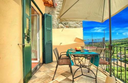 Torrazza Apartment | Casa in Tipico Borgo Ligure con Terrazza Panoramica