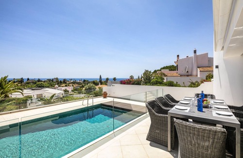 Areias Dos Moinhos Villa | Casa Islay - Private villa with pool and sea view