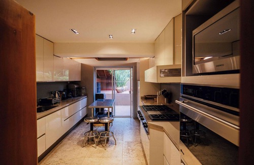 El Santuario House | Casa Izar, Magnificent Modern House with Pool and Lake View