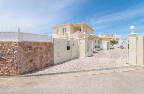 Vale de Parra House | Casa James - 5 bedroom, 6 bath Sleeps 10 - Modern Spacious Villa - Vale de Parra