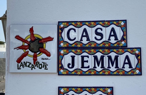 Yaiza House | Casa Jemma is a unique Sea Front 4 bedroom villa with 12x4 pool and games room