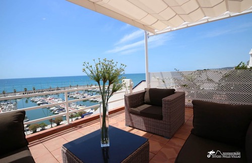 Sitges Ski Chalet | Casa Jetty with sea views, A/C by marina and beach