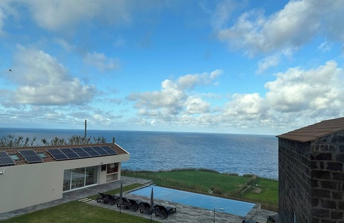 Santo Antonio House | Casa João de Oliveira, Condomínio Privado com Piscina Infinita e Vista mar