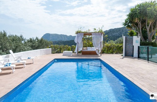 Altea la Vella Cottage | Casa La Lloma for 10 pers. Equipped with a small workshop, for bicycles.