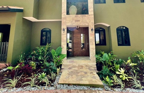 Roatan Villa | Casa Las Sirenas @Parrot Tree Plantation