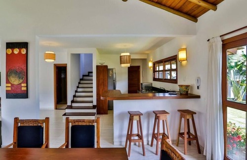 Arraial d'Ajuda House | Casa Linda de Alto Padrão em Condomínio com Piscina de Hidromassagem
