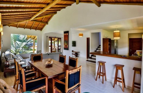Arraial d'Ajuda House | Casa Linda de Alto Padrão em Condomínio com Piscina de Hidromassagem