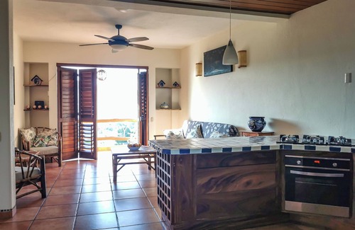 Playa la Madera Apartment | Casa Linda - First floor 1 bed Seaside apartment in Zihuatanejo - Pueblo Magico