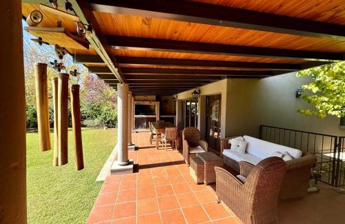 Chacras de Coria House | Casa loft con patio compartido