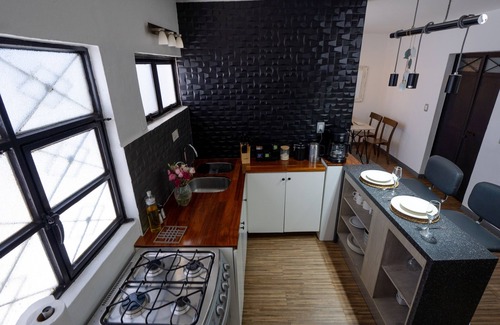 Luis Jimenez Figueroa House | Casa Lua. Centric House/3 Apts/6per/100mb/ac