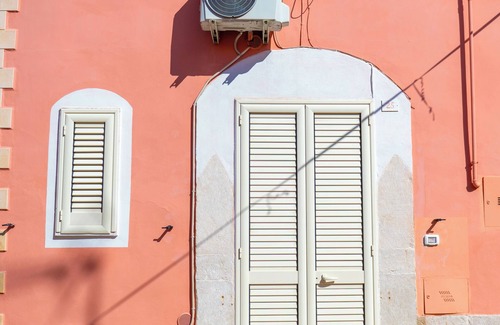 Trinitapoli House | Casa Lucia – Two-room apartment with double bed, single bed, and baby cot