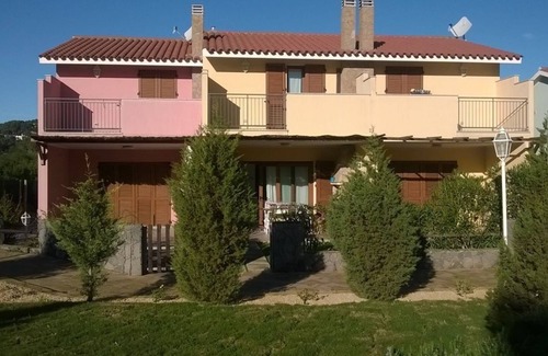 Porto Pino House | Casa Lulu, cottage with garden a few steps from the beach