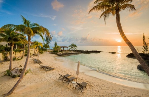 George Town Villa | Casa Luna 17 by Luxury Cayman Villas