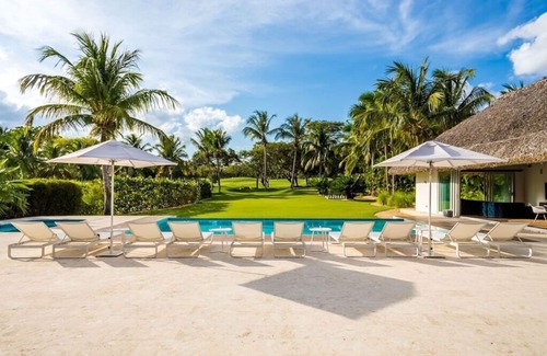 Los Naranjos Villa | Casa Luna Llena by Luxe Haus™ – Butlered Villa, Staff, Pool, Jacuzzi, Golf Carts