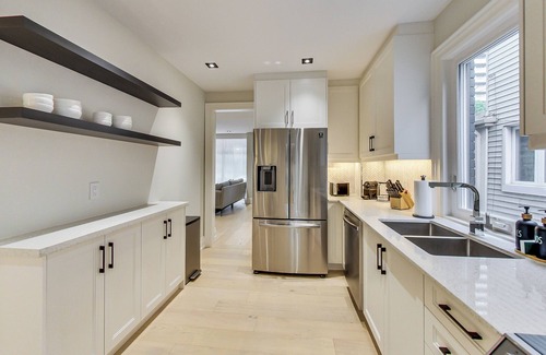 Yonge-Eglinton House | Casa Luxe On Subway Line!