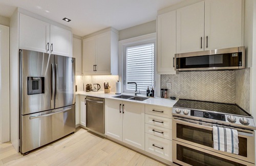 Yonge-Eglinton House | Casa Luxe On Subway Line!