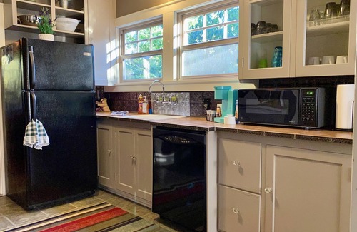 Piedmont House | Casa Maggie Mae Long-Term possible inquire within pets ok cozy Alberta Arts