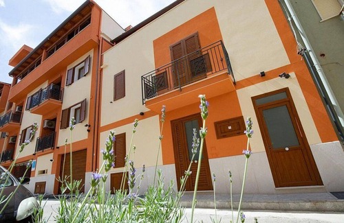 Balestrate House | Casa Marinara I: A modern and graceful apartment situated at a short distance from the beach, with Free WI-FI.