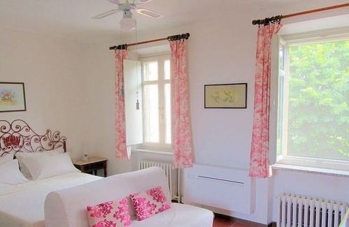 Govone House | Casa Menestrello A: A welcoming studio apartment situated in the Roero area of Piedmont, with Free WI-FI.
