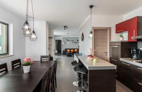 Trget House | Casa Mia near the sea with a stunning view