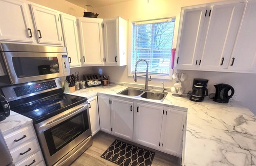 Dorset Cottage | *Casa Mia* Waterfront Cottage on Beautiful Lake of Bays - Dorset