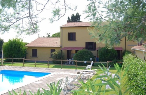 Cecina House | Casa Milla 1 in Tuscany with swimming pool, wi-fi, parking: green countryside near the sea