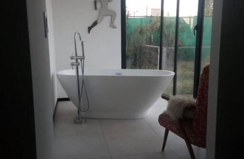 Neuquen House | Casa minimalista (A+)