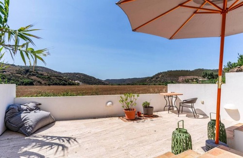 Aljezur House | Casa Mira Vale - Calm Country House for 4