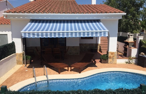 Riumar Ski Chalet | Casa Mireia and Paula Riumar, Costa Dorada, Delta del Ebro. Villa 300m from the beach