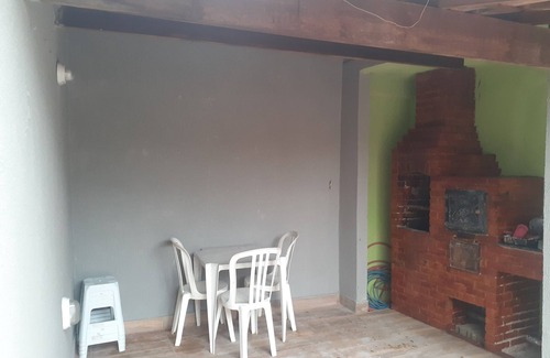 Rio das Ostras House | Casa Mobiliada, bem Arejada e em Ótima Localização!