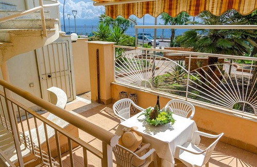 Roccalumera Apartment | Casa Morgana-Beachfront