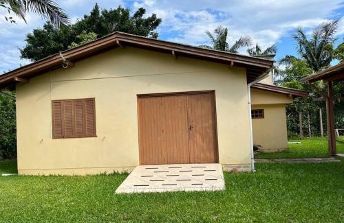 Osorio House | Casa na lagoa do Palmital com acesso à lagoa na propriedade e localizada apenas a 13 km da praia de Atlântida Sul e do Centro de Osório Lugar com Natureza-Wi-Fi 1 cama de casal e um beliche 2 solteiros