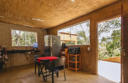 Bezerros House | Casa na pedra em Serra Negra vista para montanha
