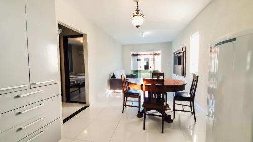 Arembepe House | CASA NA RUA DO PIRUÍ EM AREMBEPE com ar