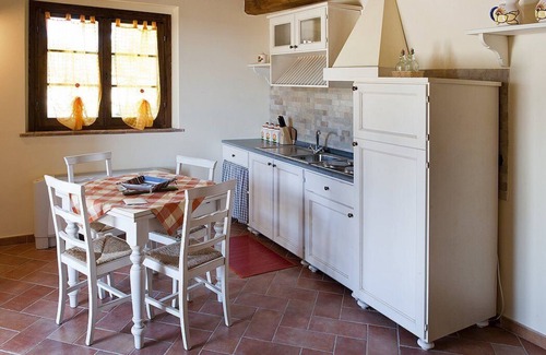 Montefiascone House | Casa Nocetta L: A characteristic and welcoming apartment that is part of an ancient country house surrounded by the greenery, with Free WI-FI.