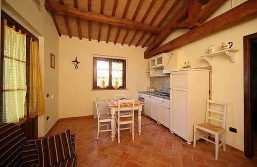 Montefiascone House | Casa Nocetta L: A characteristic and welcoming apartment that is part of an ancient country house surrounded by the greenery, with Free WI-FI.